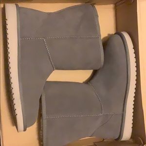 Koolaburra by UGG. Size 9 women’s boots.